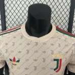 24–25 Juventus – Gucci-Trikot in Sonderausgabe mit gemeinsamem Markenlogo – Bild 3