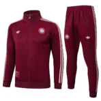Trainingsanzug des FC Bayern München (Jacke + Hose) in Jujube-Rot 2025–26