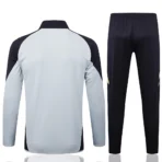 Juventus-Trainingsset (Jacke + Hose) Hellgrau 2025–26 - Immagine 2