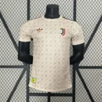 24–25 Juventus – Gucci-Trikot in Sonderausgabe mit gemeinsamem Markenlogo – Bild 8