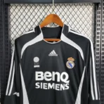 06-07 Real Madrid Auswärts-Retro-Trikot mit langen Ärmeln - Image 3