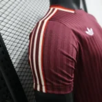Bayern München 2025 – Rotes Retro-Trikot mit Logo – Spielerausführung - Image 7