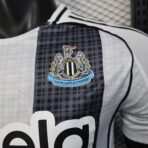 Newcastle United Heimtrikot, Spielerausführung 25-26 - Image 5