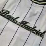 Real Madrid 2025/26 Freizeit-T-Shirt, weiß gestreift, kurzärmelig - Image 7