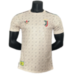 24–25 Juventus – Gucci-Trikot in Sonderausgabe mit gemeinsamem Markenlogo