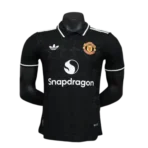 24–25 Manchester United Spieler-Polohemd, schwarz