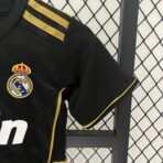 Real Madrid 11-12 Auswärts-Retro-Kinder-Fußballtrikot - Image 7