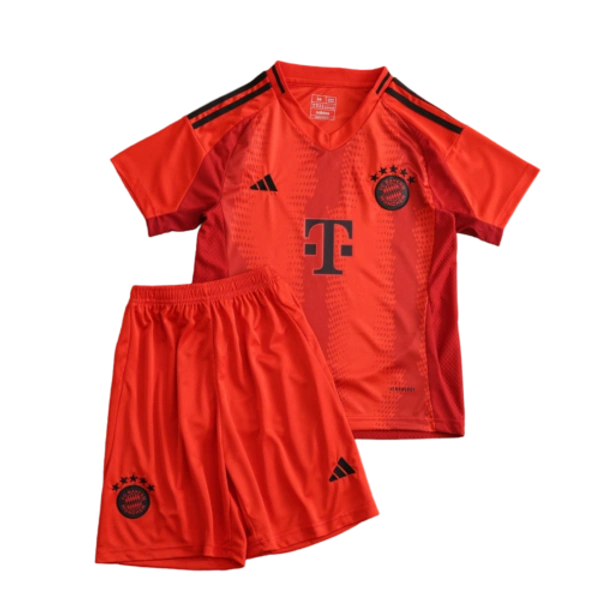 67d12c85b4 24–25 Bayern München Heimtrikot für Kinder (Fußball) – Trikot + Shorts - Image 1