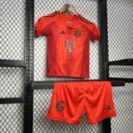 24–25 Bayern München Heimtrikot für Kinder (Fußball) – Trikot + Shorts - Image 8