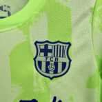 Barcelona Ausweichtrikot „Travis Scott Edition“ für Kinder und Jugendliche, Fußballtrikot, Größe 24–25 - Immagine 4