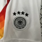 2024 Deutschland EM-Heimtrikot für Kinder: Trikot + Shorts - Image 9