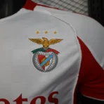 Benfica Auswärts-Drittrtrikot 2025–26 – Spielerausführung - Immagine 5