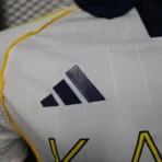 Al Nassr Auswärtstrikot Nr. 3 2025/26 – Spielerausführung - Imagen 4