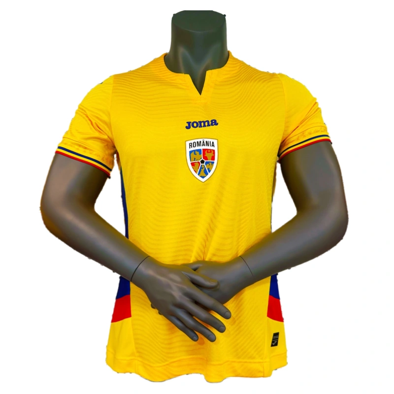 R0000789-scaled-4-2a4a Romania's home football jersey for 2025-26 Player version - Immagine 1