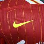 Liverpool-Heimtrikot mit langen Ärmeln in der Spielergröße 24–25 - Image 4