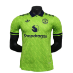 Fußballtrikots von Manchester United in der „Special Player“-Version, Nr. 24–25