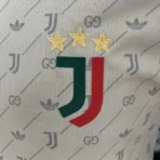 24–25 Juventus – Gucci-Trikot in Sonderausgabe mit gemeinsamem Markenlogo – Bild 5